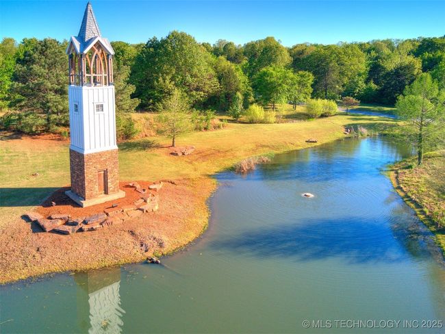 Lake view pool by the Residence Club | Image 61