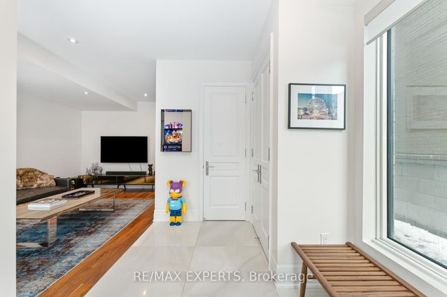 23 Carrville Woods Cir, House attached with 3 bedrooms, 4 bathrooms and 2 parking in Vaughan ON | Image 6