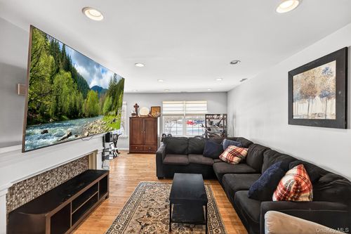 apt-21-1 Brook Dr, Washingtonville, NY, 10992-1068 | Card Image