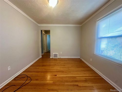 15059 Evergreen Rd, Detroit, MI, 48223-2102 | Card Image