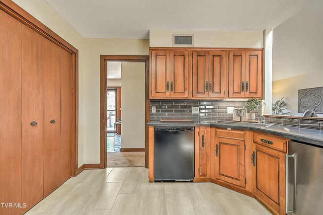 55 Grove Hill Rd, House other with 3 bedrooms, 4 bathrooms and null parking in Kingsport TN | Image 24
