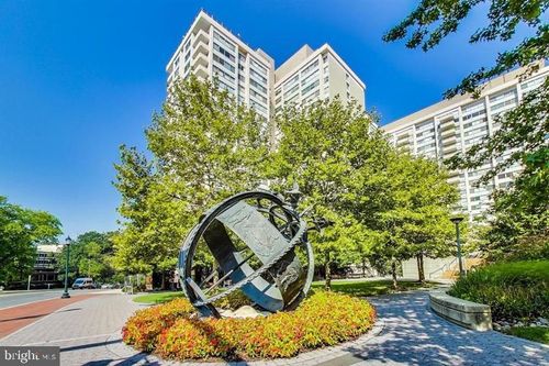 1823n-5500 Friendship Blvd, CHEVY CHASE, MD, 20815-7268 | Card Image