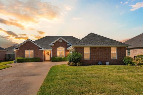 700 College Pl, Bentonville, AR, 72712-5105 | Card Image