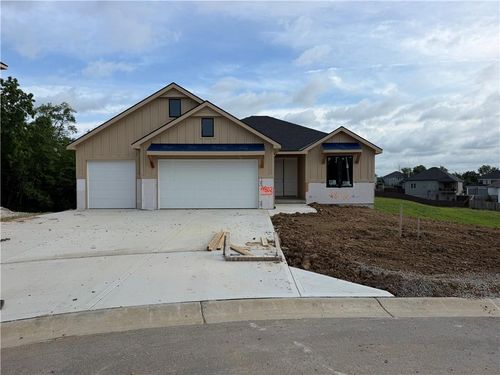 4802 Ne 86th Ter, Kansas City, MO, 64156-1326 | Card Image