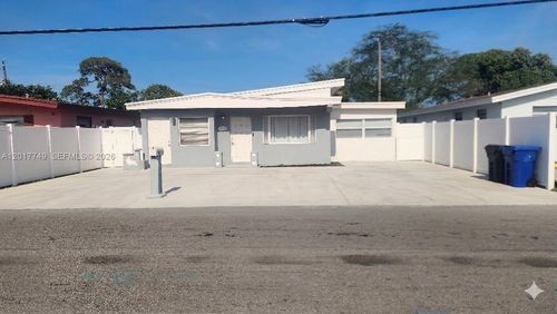910 17th Ave, Fort Lauderdale, FL, 33311-6934 | Card Image