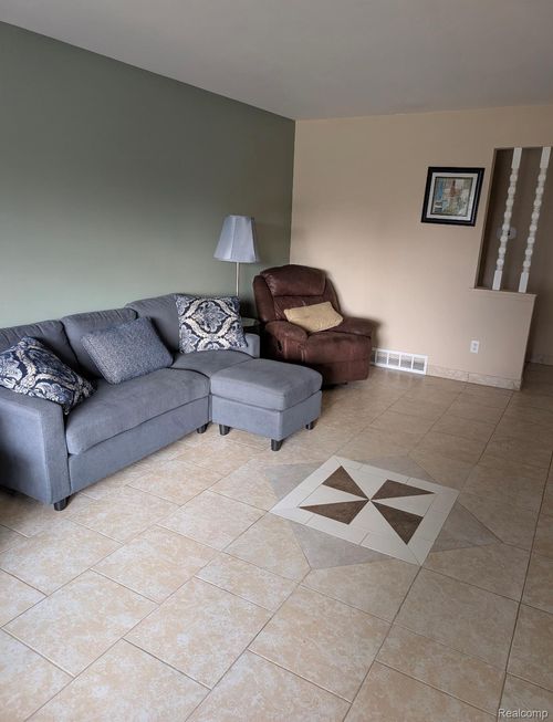 12423 Deming Dr, Sterling Heights, MI, 48312-3136 | Card Image
