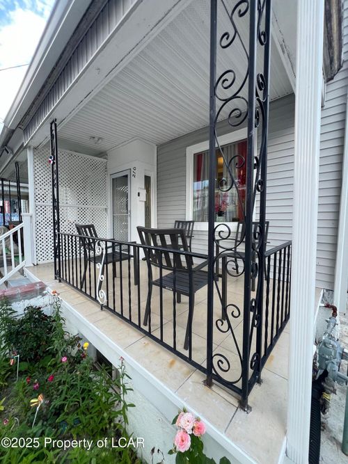 210 Sambourne St, Wilkes Barre, PA, 18701-2106 | Card Image