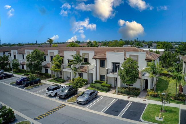 317 - 317 Ne 208th Ter, Townhouse with 3 bedrooms, 3 bathrooms and null parking in Miami FL | Image 30