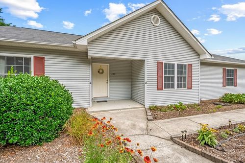 200 Century Ct, Wytheville, VA, 24382-1083 | Card Image