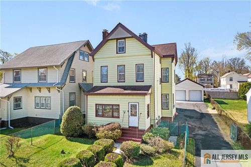 689 Springdale Ave, East Orange, NJ, 07017-1611 | Card Image