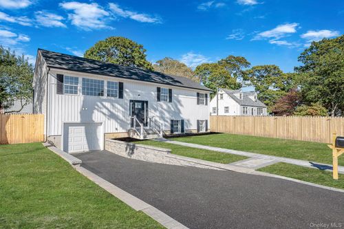 31 Harrison Dr, Shirley, NY, 11967-4105 | Card Image