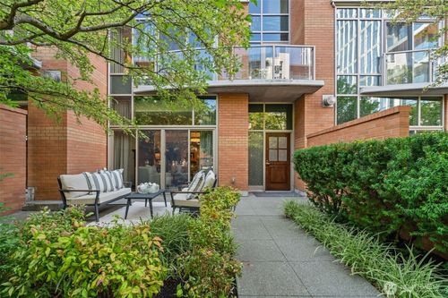 th4-10616 Ne 9th Pl, Bellevue, WA, 98004-4314 | Card Image
