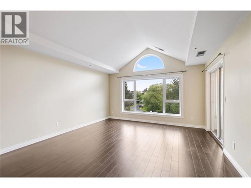 323-1045 Sutherland Ave, Kelowna, BC, V1Y5Y1 | Card Image