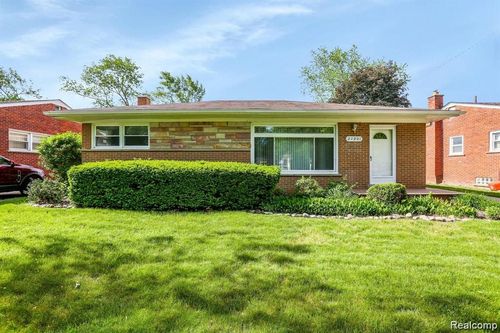 27201 Clairview Dr, Dearborn Heights, MI, 48127-1681 | Card Image