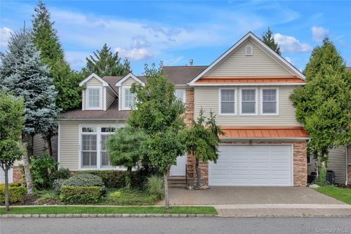 95 W Overlook, Port Washington, NY, 11050-4701 | Card Image