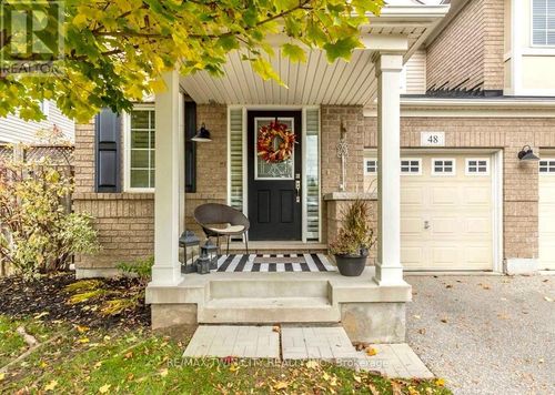 48 Manhattan Cir, Cambridge, ON, N3C0C4 | Card Image