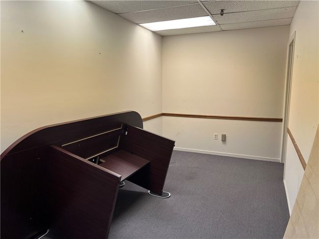Suite 210 | Image 14
