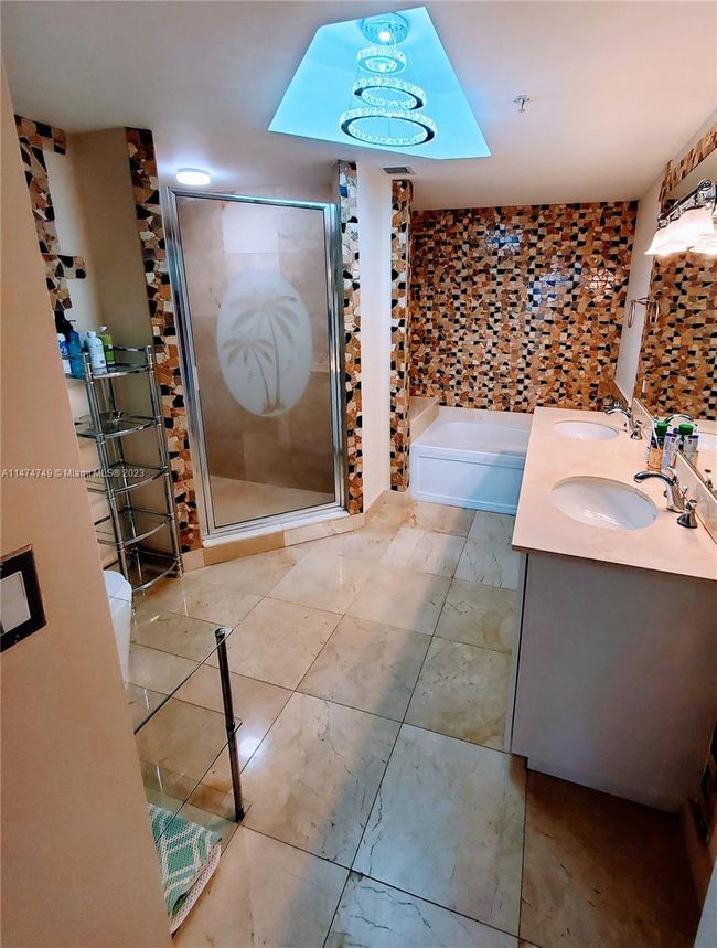 APT-906 - 17555 Atlantic Blvd, Condo with 2 bedrooms, 2 bathrooms and null parking in Sunny Isles Beach FL | Image 18