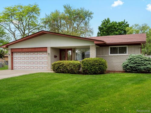 35689 Tina Dr, Sterling Heights, MI, 48310-5030 | Card Image