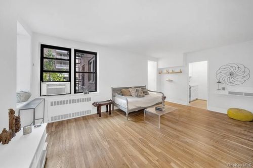 3l-54 East E 8th St, New York, NY, 10003-6511 | Card Image