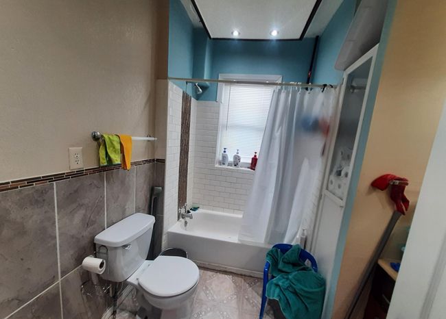 Bathroom 1.jpg | Image 10