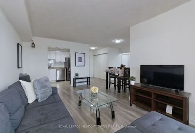 1013 - 135 Hillcrest Ave, Condo with 2 bedrooms, 2 bathrooms and 1 parking in Mississauga ON | Image 1