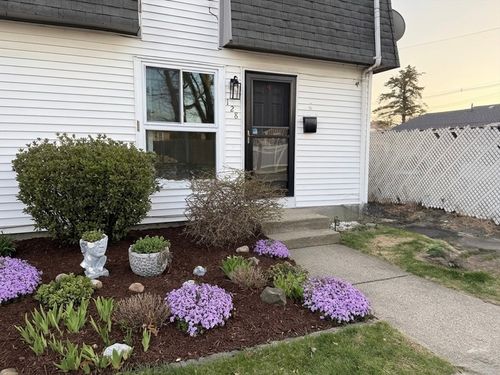 128-128 Osborne St, New Bedford, MA, 02740-1055 | Card Image