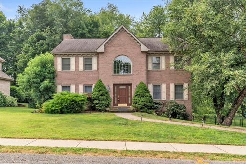 425 Settlers Village Cir, Cranberry Twp, PA, 16066-2113 | Card Image