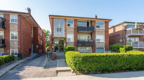 136 Portland St, Etobicoke, ON, M8Y1B2 | Card Image