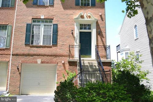 42987 Golf View Dr, CHANTILLY, VA, 20152-2006 | Card Image