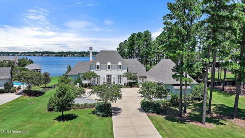 345 Lake Village Dr, Madison, MS, 39110-6552 | Card Image