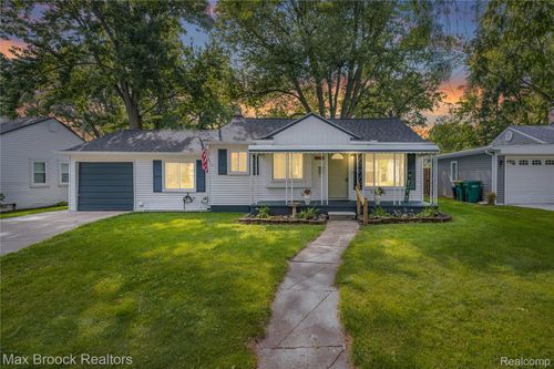 23169 Floral St, Farmington, MI, 48336-3326 | Card Image