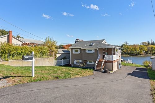 30 Front St, Swansea, MA, 02777-3211 | Card Image