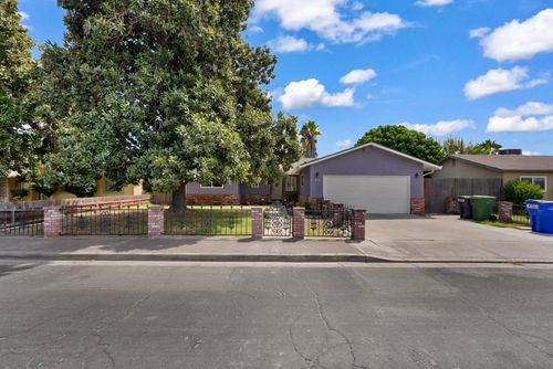 300 Lewis St, Turlock, CA, 95380-5827 | Card Image