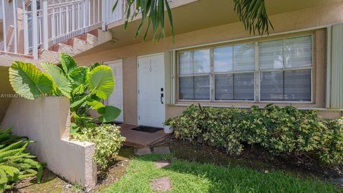apt-110-8580 Nw 6th Ln, Miami, FL, 33126-3862 | Card Image