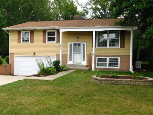 203 Weblos Trl, Valparaiso, IN, 46385-5341 | Card Image