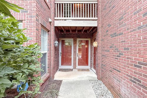 28560 Carlton Way Dr, Novi, MI, 48377-2637 | Card Image