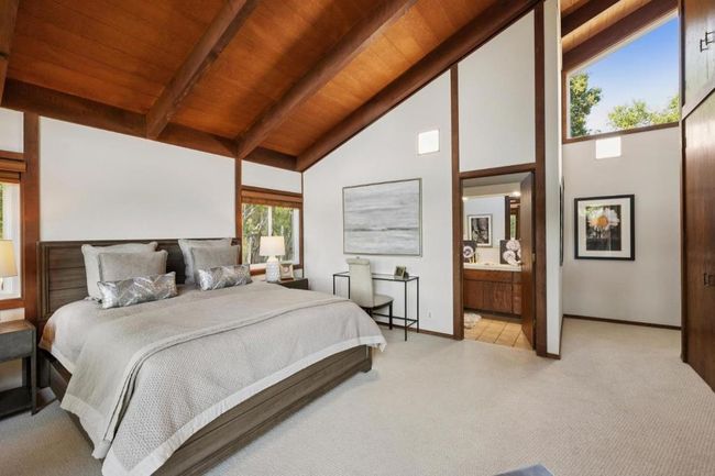 10605 Berkshire Dr, House other with 4 bedrooms, 4 bathrooms and 4 parking in Los Altos Hills CA | Image 33