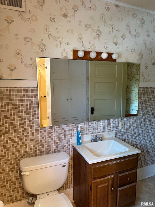 212 S Broadway St, House other with 4 bedrooms, 2 bathrooms and null parking in Stronghurst IL | Image 22