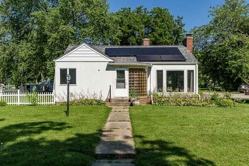255 S 2nd St, CAPRON, IL, 61012-7702 | Card Image