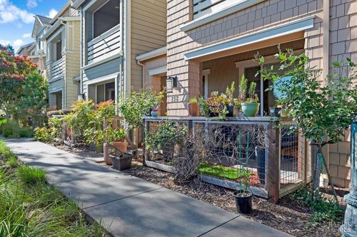 218 Johnson St, Windsor, CA, 95492-8948 | Card Image