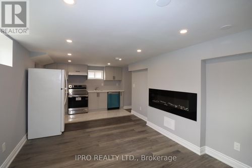 81 Gretna Dr, Brampton, ON, L6X2G1 | Card Image