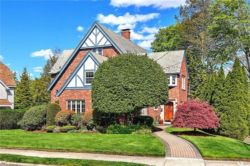 40 Dryden Ave, Pawtucket, RI, 02860-5753 | Card Image