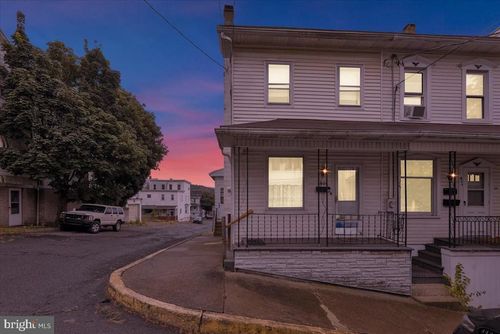 826 E Dewart St, SHAMOKIN, PA, 17872-5011 | Card Image