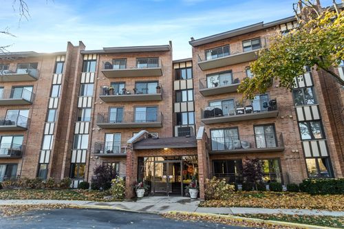 g-202-701 Lake Hinsdale Dr, Willowbrook, IL, 60527-2261 | Card Image