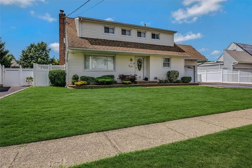 532 Alwick Ave, West Islip, NY, 11795-4202 | Card Image
