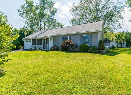 5 Meadowbrook Dr, Kingston, NY, 12401-6953 | Card Image