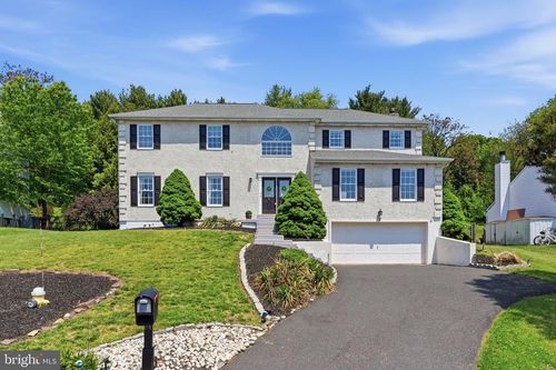 2406 Donna Ln, POTTSTOWN, PA, 19464-2687 | Card Image