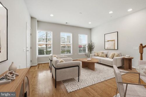 97-2951 Finsbury Pl, FAIRFAX, VA, 22031-6201 | Card Image