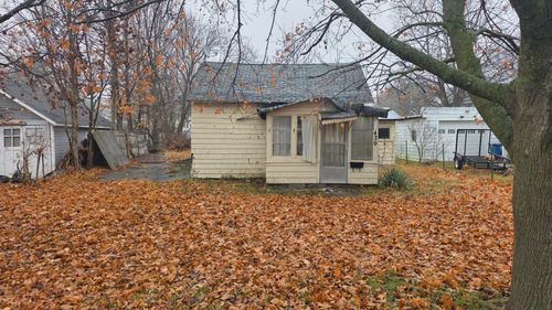 402 Pine St, Shelby, MI, 49455-1036 | Card Image